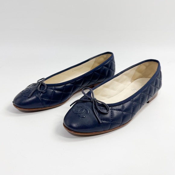 Chanel Navy Blue Quilted Cap Toe CC Ballet Flats 36.5 - Picture 1 of 6